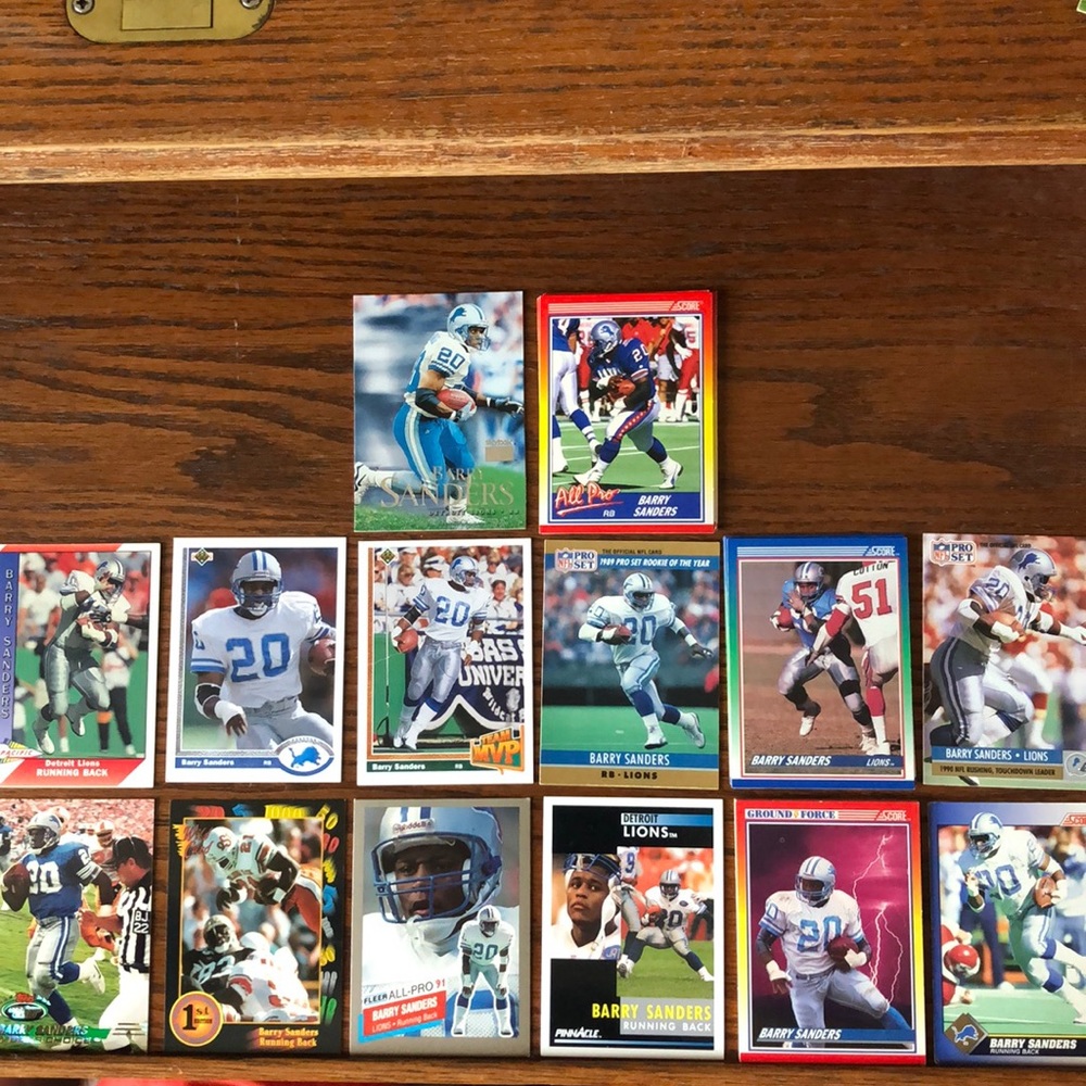 ON HOLD FOR BUYER 26 Barry Sanders Football Cards